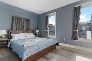 Niagara Falls Retreat 2BR with Parking - 2