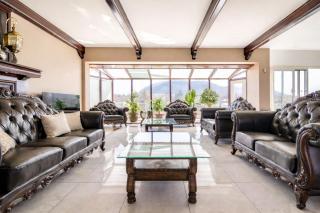 Waterfront Mansion with Mont-Saint-Hilaire Views, Near Montreal - 8