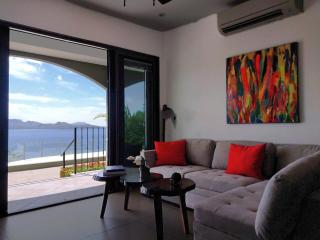 360 Splendor - Ocean-View Condo #204 in Luxury Flamingo-Complex - 2