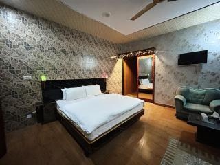 Fiora inn guest house jail road lahore - 5