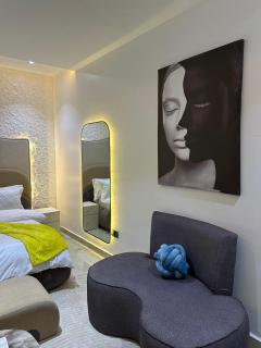 Rona's Apartment - 8