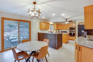 Game Room and Covered Patio Hummelstown Hideaway - 9