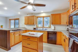 Game Room and Covered Patio Hummelstown Hideaway - 6