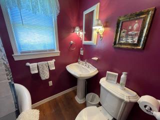 It's A Wonderful Life - Main St Penn Yan - Walk to Shops & Dining - Hot Tub - Pets OK - Seneca & Keuka Lake - 8