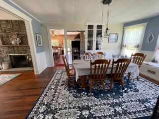 It's A Wonderful Life - Main St Penn Yan - Walk to Shops & Dining - Hot Tub - Pets OK - Seneca & Keuka Lake - 1