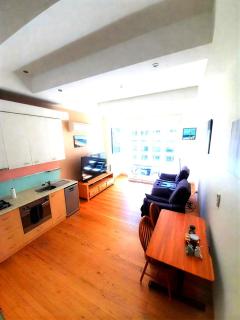 Location Location Location - Rocke Tompsitt Hotel - 1