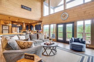 Luxury Sevierville Cabin with Private Hot Tub! - Sevierville - 6