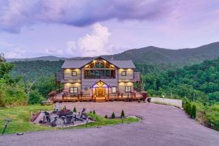 Luxury Sevierville Cabin with Private Hot Tub! - Sevierville - 3