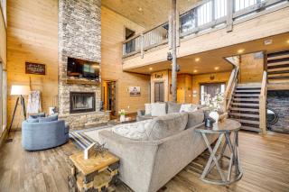 Luxury Sevierville Cabin with Private Hot Tub! - Sevierville - 2