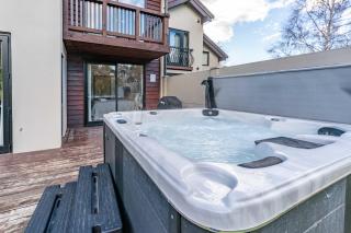 Tranquil Stream Side Retreat - 5