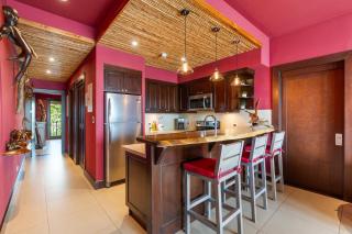 Luxury Condo with Panoramic Ocean Views, Sparkling Infinity Pool, and Modern Open-Concept Design - 2