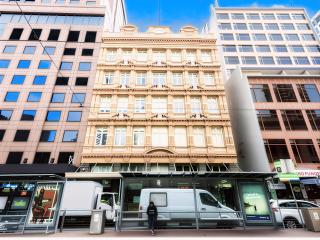 Location Location Location - Rocke Tompsitt Hotel - 0