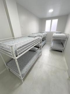 Hostel Travelers Inn - Madrid - 3