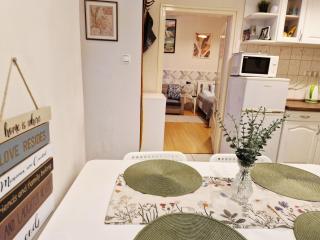 2 Room Home Office-Friendly Apartment - 3