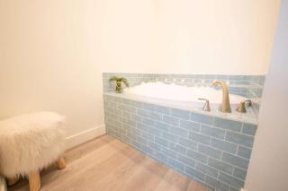 Upscale 2br-2ba home in Kanab with red rock views - 6