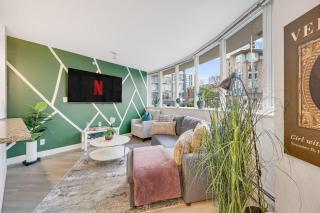 Stylish 2BR Downtown Condo By Arena Free Parking - 0