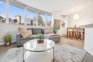 Stylish 2BR Downtown Condo By Arena Free Parking - 9