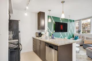 Stylish 2BR Downtown Condo By Arena Free Parking - 1