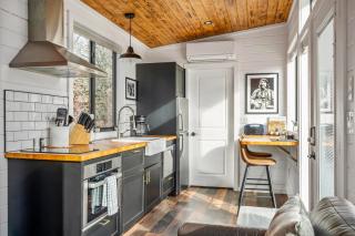 Waylon Tiny House - Hot Tub & Private patio - 6