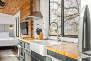 Waylon Tiny House - Hot Tub & Private patio - 3
