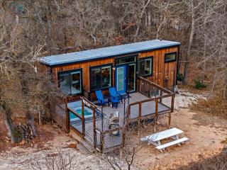 Waylon Tiny House - Hot Tub & Private patio - 7