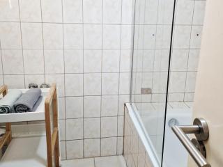 2 Room Home Office-Friendly Apartment - 7