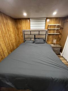 Prime Location 3Bedrooms, 2 Bath, Basement Apartment with free parking- Streetsville Area, Close to Transit - 2