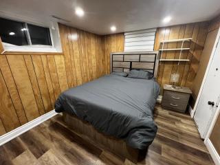 Prime Location 3Bedrooms, 2 Bath, Basement Apartment with free parking- Streetsville Area, Close to Transit - 4