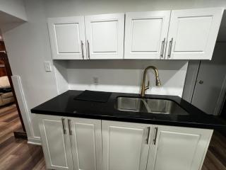 Prime Location 3Bedrooms, 2 Bath, Basement Apartment with free parking- Streetsville Area, Close to Transit - 5