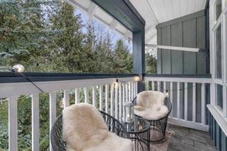 2BR in Granite Court, Village Location, King Bed, Private Balcony, Parking, Fireplace - 9