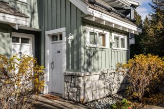 2BR in Granite Court, Village Location, King Bed, Private Balcony, Parking, Fireplace - 6