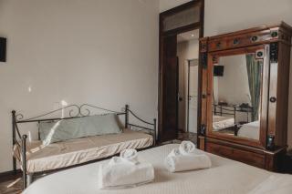 Golden house - 5