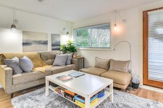 3 Mi to Downtown Portland Lush Flat with Fire Pit - 7