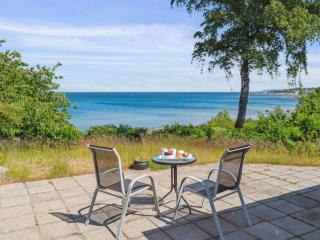 Apartment Throtti - 50m from the sea by Interhome - 7