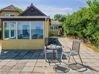 Apartment Throtti - 50m from the sea by Interhome - 6