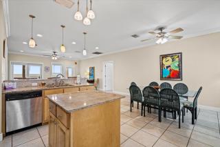 Off The Hook - 2433 Bienville - 9