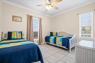 Off The Hook - 2433 Bienville - 5