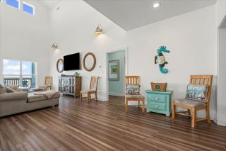 Salty Seahorse -2822 Bienville - 1