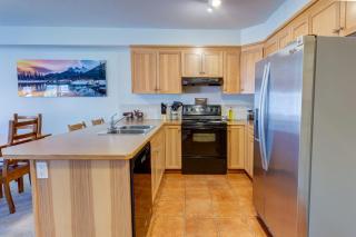 Heart of Canmore - Pet Friendly with Shared Rooftop Hot Tub - 6