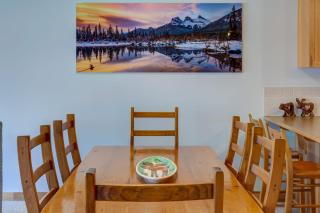 Heart of Canmore - Pet Friendly with Shared Rooftop Hot Tub - 3