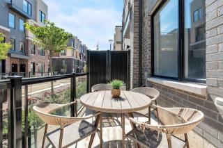 Lovely Family Townhouse in Vibrant Location - 8