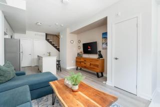 Lovely Family Townhouse in Vibrant Location - 6