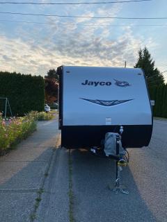 Warm new Jayco trailer with comfy queen bed - 8