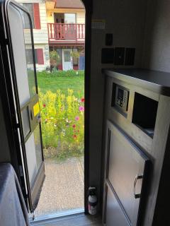 Warm new Jayco trailer with comfy queen bed - 3