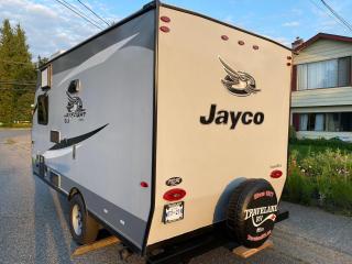 Warm new Jayco trailer with comfy queen bed - 7