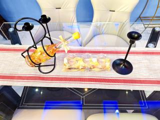 Spacious Queen Room Near Bojo & Kokrobite Beaches - 2