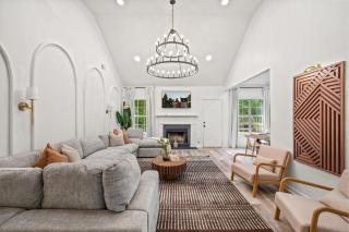 6BD 3BA Designer Oasis Sleeps 14 ATL Metro - 1