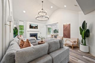 6BD 3BA Designer Oasis Sleeps 14 ATL Metro - 0