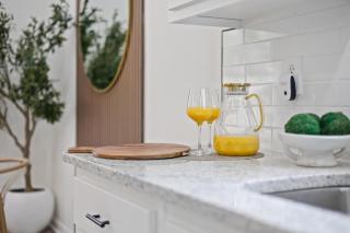 6BD 3BA Designer Oasis Sleeps 14 ATL Metro - 2