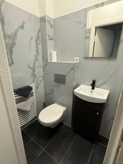 Lavins Apartments Küche Bad Balkon Wlan TV - 9